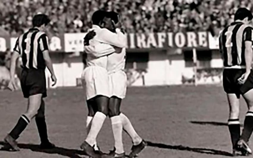 1962 - O Santos encarou o Penãrol &nbsp;na decisão e o grande destaque foi o Rei Pelé, que brilhou na grande final, com dois gols importantes.