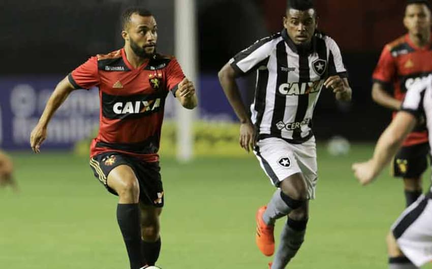 Botafogo venceu o Sport fora de casa e começa ficar mais próximo da Copa Libertadores. Veja uma galeria de fotos