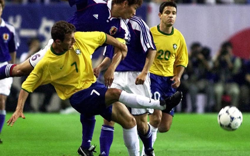 A Seleção Brasileira nunca perdeu para o Japão em jogos com o time principal. Foram 12 vitórias em 14 jogos. Duas vezes o duelo terminou empatado