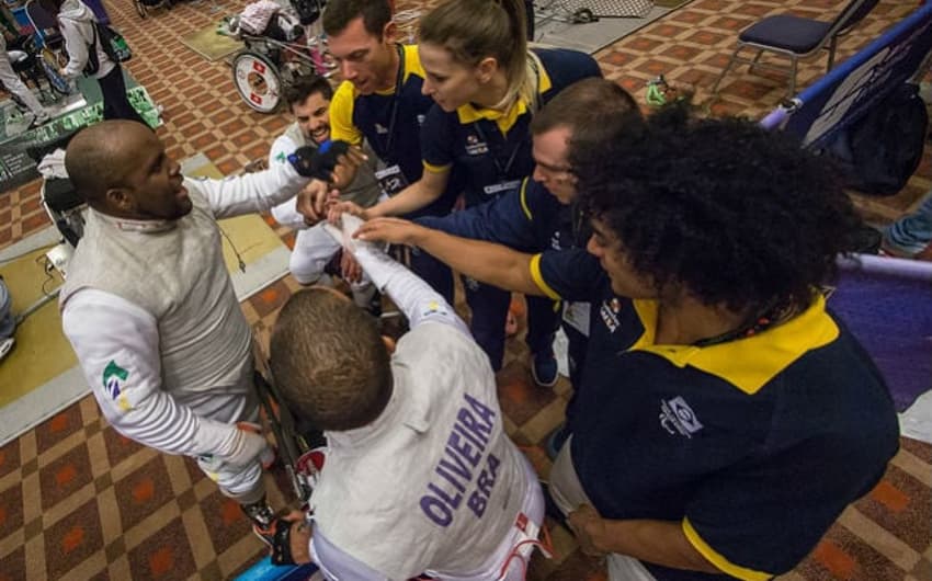 Equipe brasileira de esgrima em cadeira de rodas, que encerrou neste domingo sua participação no Mundial de Roma