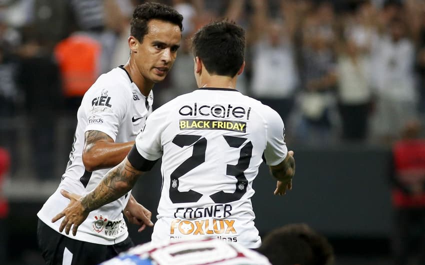 Dez jogadores que fizeram parte da campanha vitoriosa do Corinthians em 2015 voltaram a ser campeões brasileiros pelo Timão. Veja os nomes que entraram para a história desta forma.
