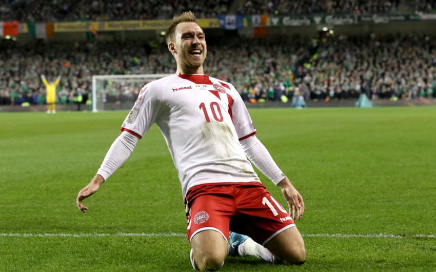 O atacante Christian Eriksen do Tottenham fez três gols na goleada de 5 a 1 sobre a Irlanda na repescagem e é o astro da seleção da Dinamarca