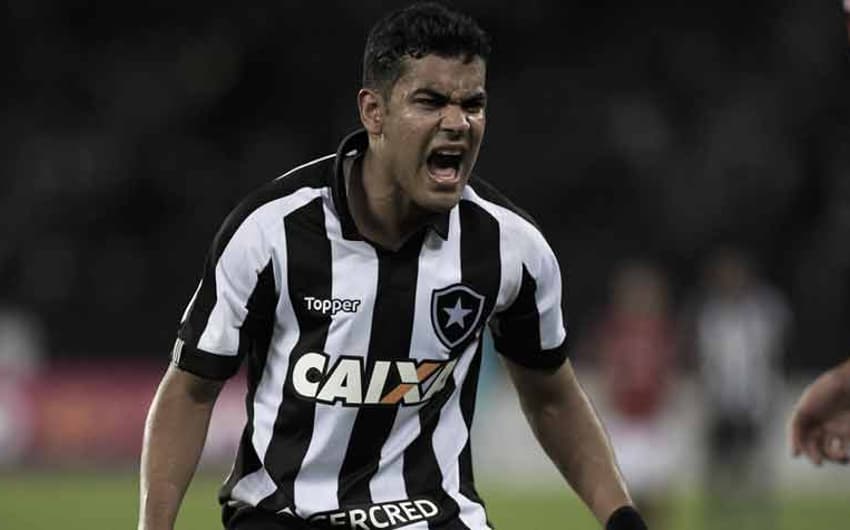 Veja imagens da derrota do Botafogo para o Atlético-GO, em casa