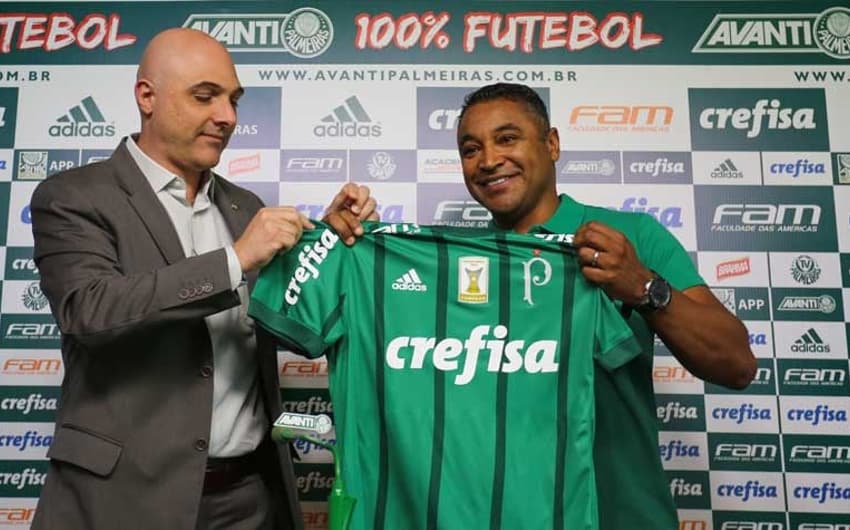 Roger é apresentado no Palmeiras
