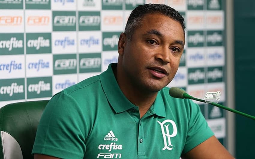 Roger é apresentado no Palmeiras
