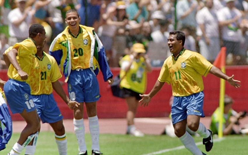 Nesta quinta-feira vai completar 25 anos da primeira vitória da Seleção Brasileira na Copa do Mundo de 1994. A vitória, por 2 a 0, abriu o caminho para a busca pelo tetracampeonato. Romário e Raí, de pênalti, fizeram os gols do jogo. Relembre os jogadores que entraram em campo e os times que defendiam na época.