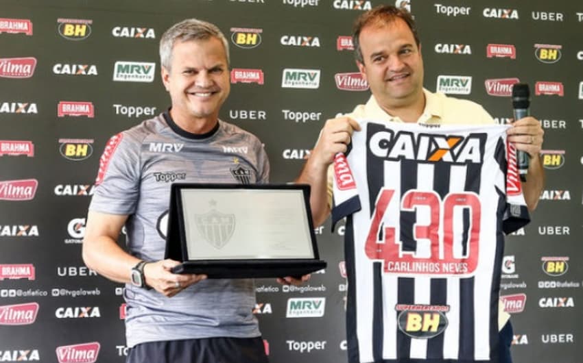 Jogo contra o Grêmio marca despedida do preparador físico do Galo Carlinhos Neves