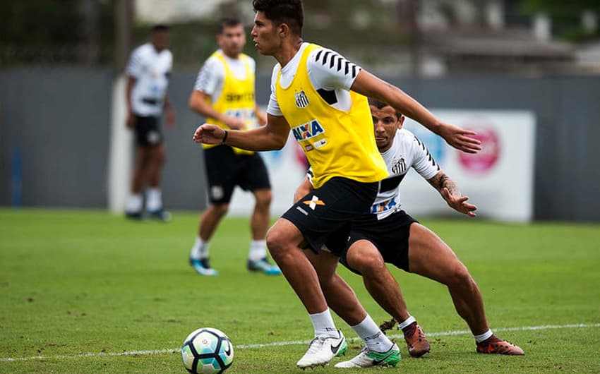 Matheus Guedes foi promovido ao profissional do Santos na última semana
