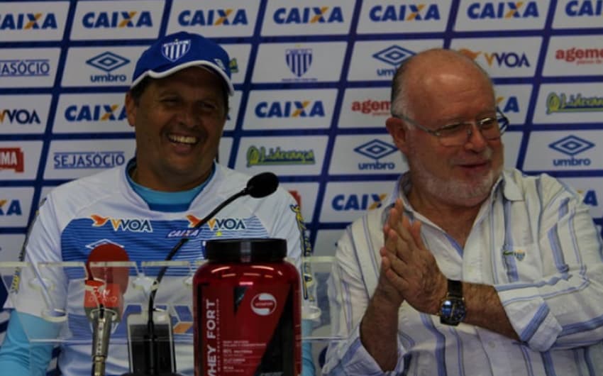 Battistotti planeja conversa com Claudinei Oliveira para definir futuro do técnico no Leão