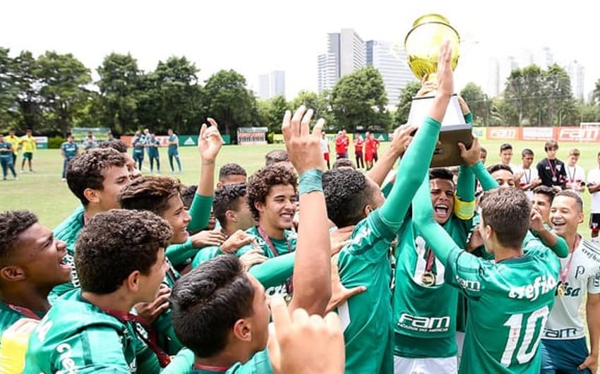 Palmeiras campeão sub-14 em cima do São Paulo