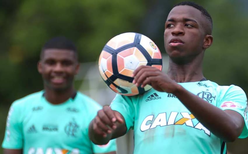 Vinícius Júnior em treinamento do Flamengo