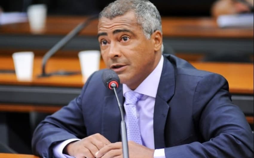 Romário faz pedido de pensão temporária para familiares de vítimas do acidente aéreo com a Chapecoense