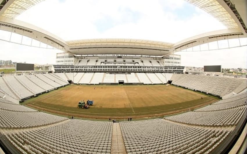 Arena Corinthians passa por reforma do gramado