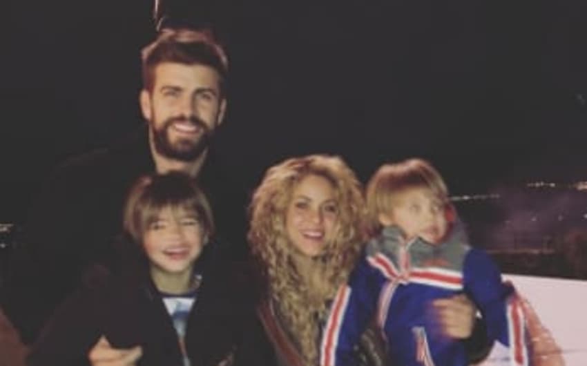 Piqué celebrou o Réveillon ao lado da esposa Shakira e dos filhos
