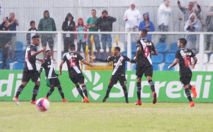 Hugo Borges comemora gol da classificação na Copinha. Confira outras imagens na galeria do LANCE!