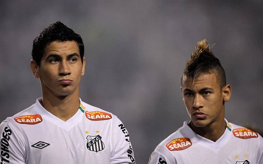 Ganso e Neymar eram os destaques no Santos