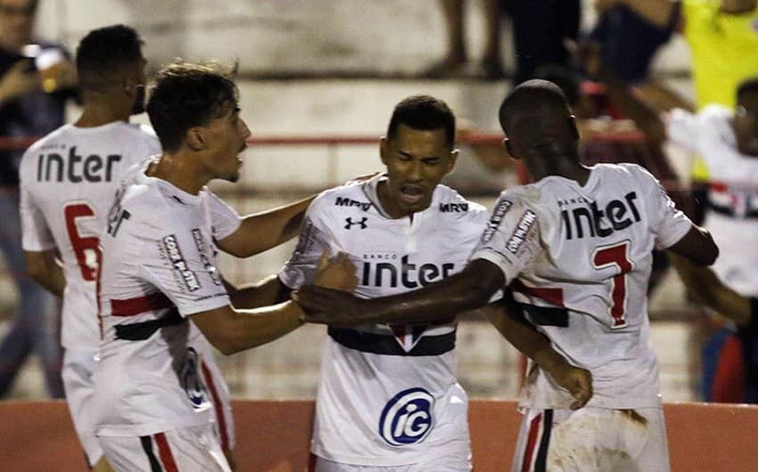 Fabinho saiu do banco para fazer o gol da classificação contra o Botafogo-SP, no sábado