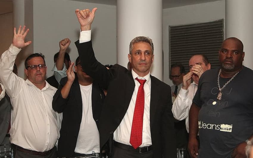 Campello é eleito novo presidente do Vasco para os próximos três anos. Veja a seguir imagens da eleição