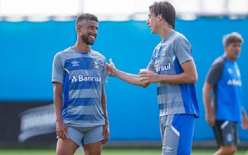 Léo Moura e Geromel devem estrear em 2018 no jogo contra o Cruzeiro