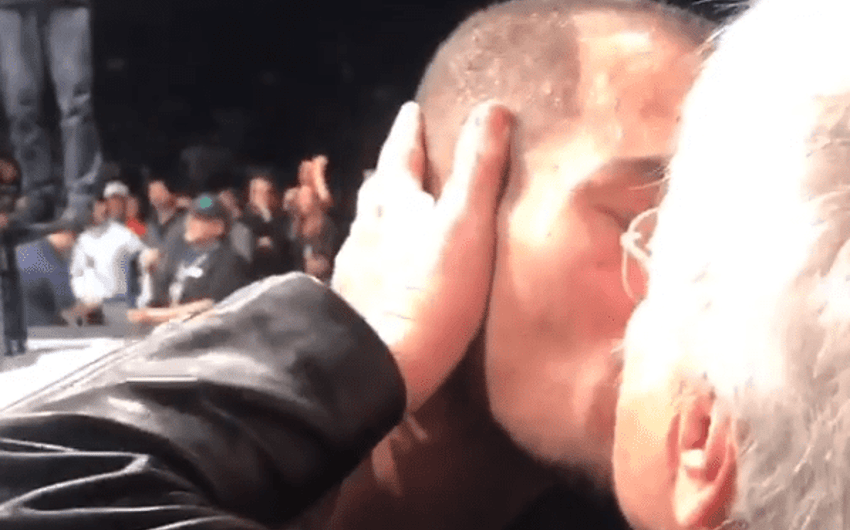 Yancy Medeiros ganha beijo de vó de Donald Cerrone após derrota no UFC Austin