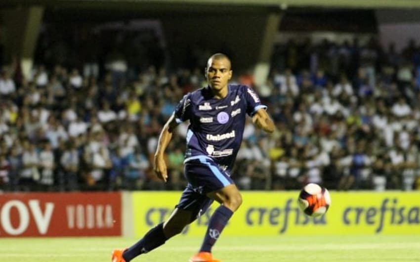 Régis tem contrato com o São Bento até 30 de abril e está perto do São Paulo