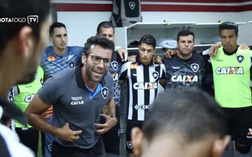 Alberto Valentim, em preleção antes de Nova Iguaçu x Botafogo