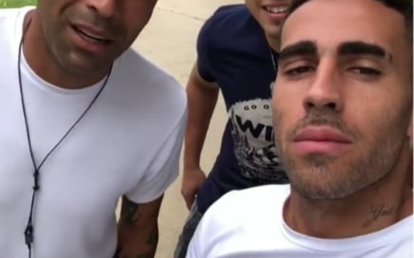 Sheik e Gabriel gravam vídeo em apoio a Romero após polêmica