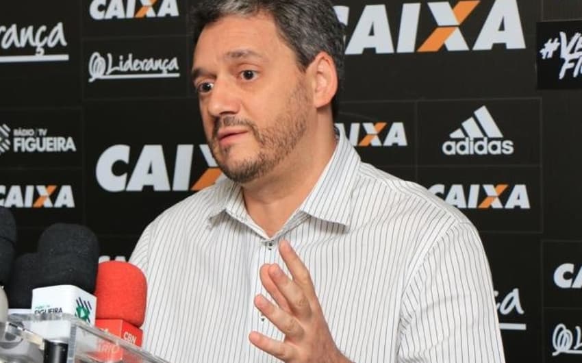 Felipe Faro, diretor de futebol do Figueirense, lamenta fim do gol qualificado como critério de desempate na Copa do Brasil