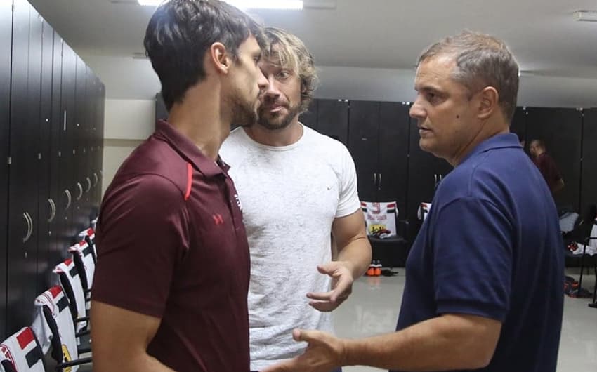 Rodrigo Caio já conversou com o novo técnico, que estreará no clube neste sábado