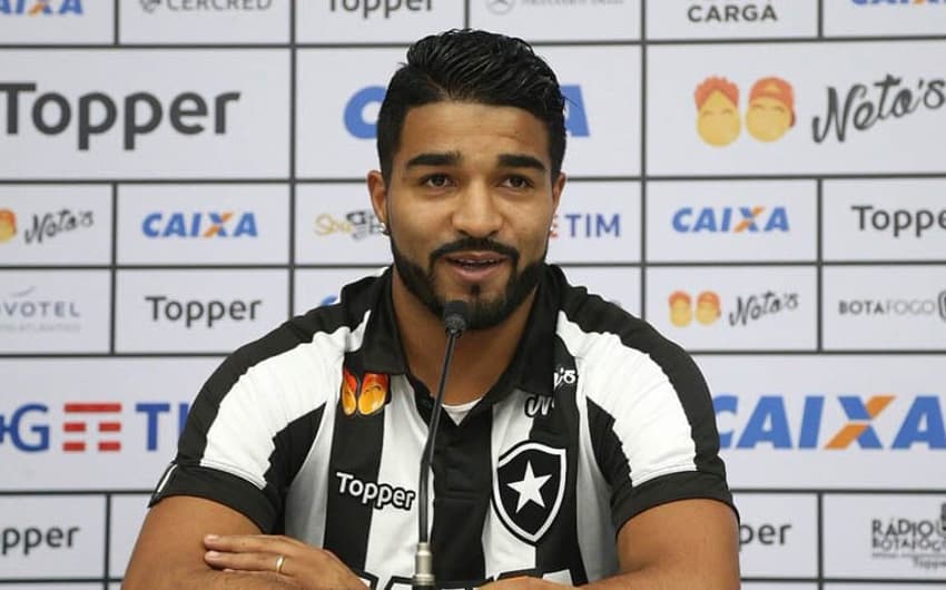 Apresentação do atacante Aguirre no Botafogo