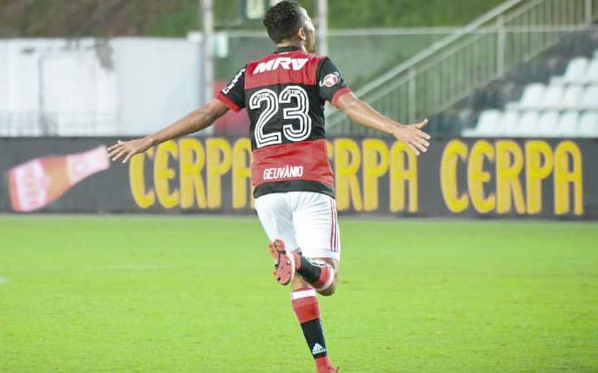 Geuvânio comemora gol contra a Portuguesa-RJ