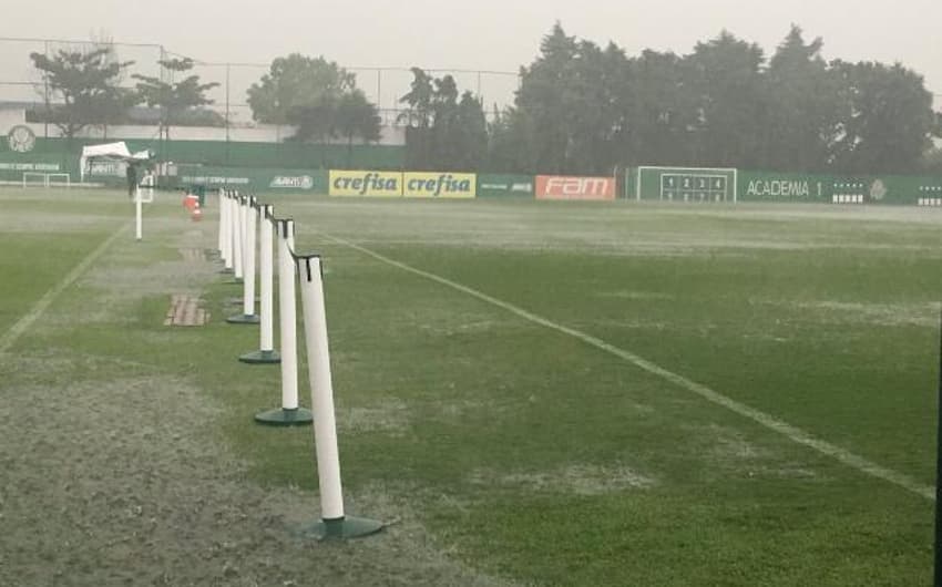 Chuva na Academia de Futebol do Palmeiras