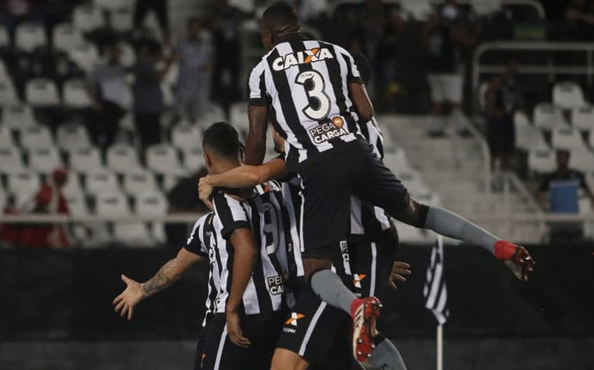 Vasco 2 x 3 Botafogo: as imagens do clássico