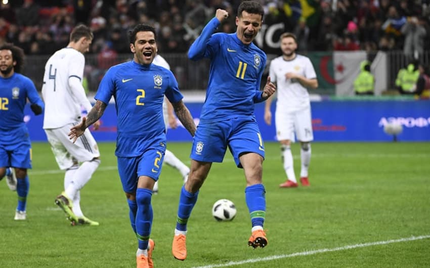 Philippe Coutinho comemora o segundo gol do Brasil contra a Rússia