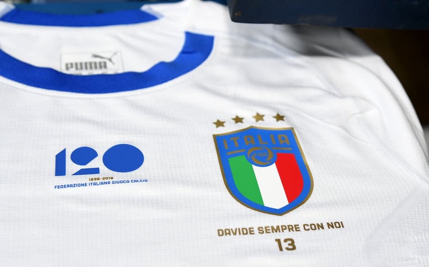 Camisa da Itália com homenagem a Davide Astori