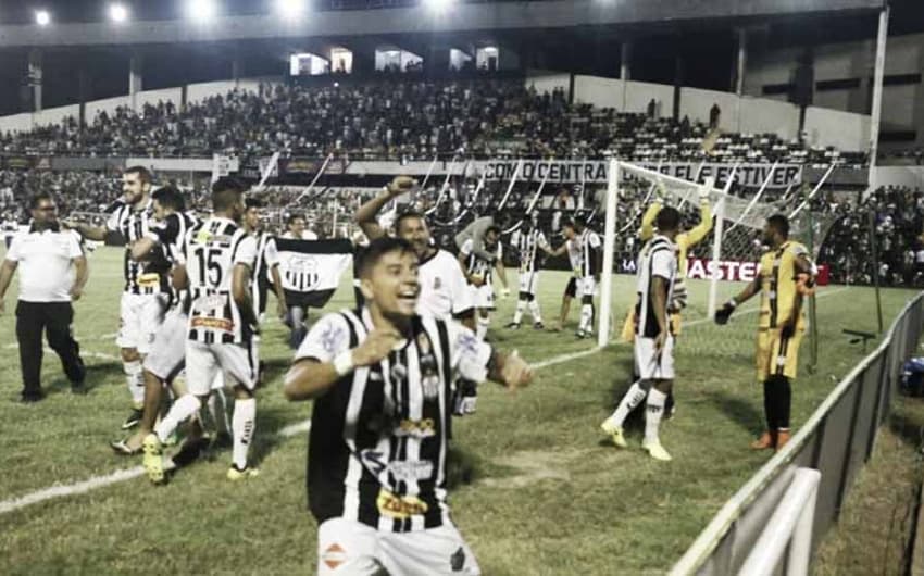 Central comemora a classificação para a final do Campeonato Pernambucano