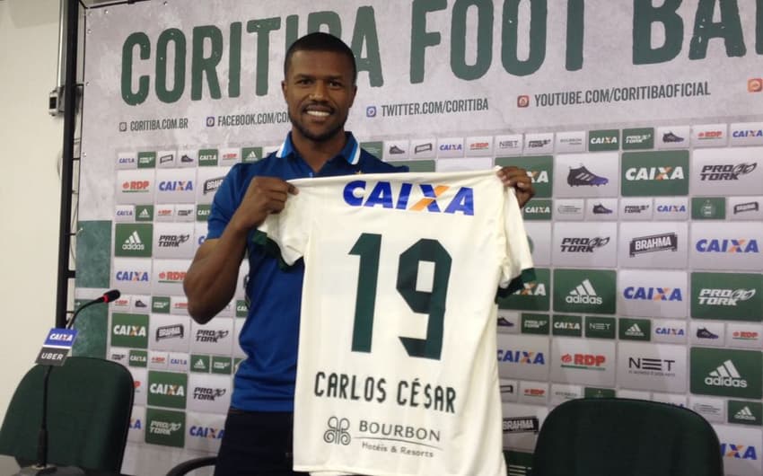 Lateral Carlos César vem emprestado pelo Atlético-MG