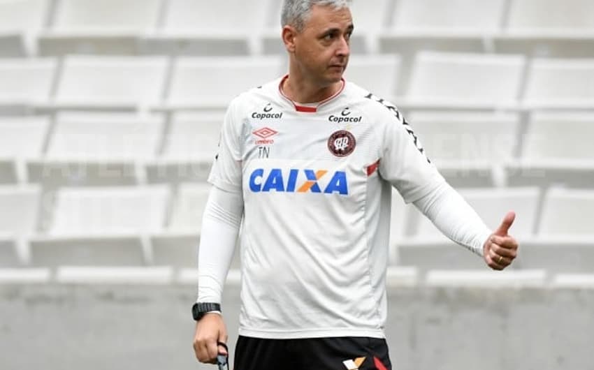 Time aspirante do Atlético-PR, comandado pelo técnico Tiago Nunes, está invicto no Estadual