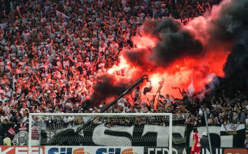 Torcida Corinthians lotou a Arena, em Itaquera, para o jogo de ida da decisão
