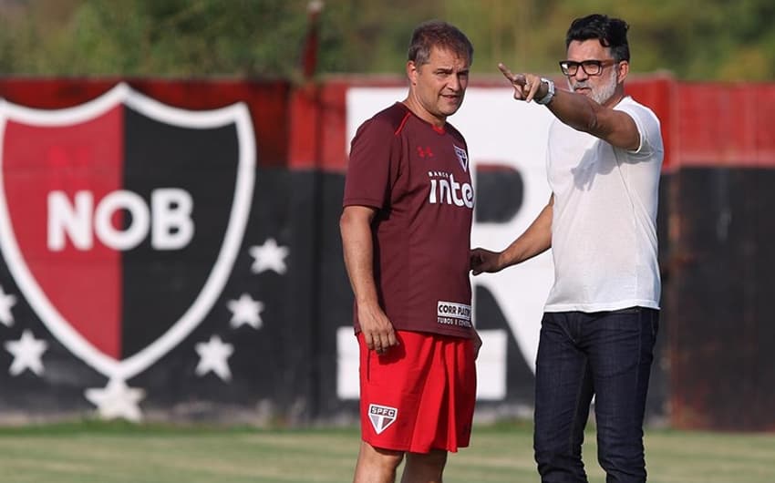Aguirre ouviu até do coordenador Ricardo Rocha o apoio para apostar no esquema com três zagueiros
