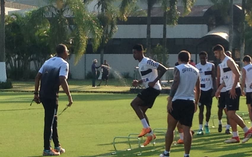 Bruno Henrique voltou a treinar com o elenco do Santos nesta sexta-feira, no CT Rei Pelé