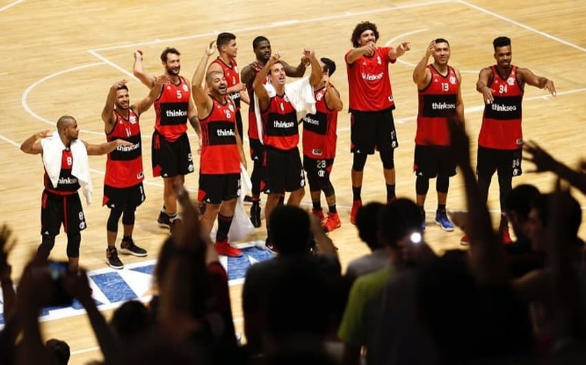 Flamengo vence Minas