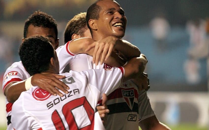 Último confronto: São Paulo 6x0 Paraná - Campeonato Brasileiro -  1/9/2007