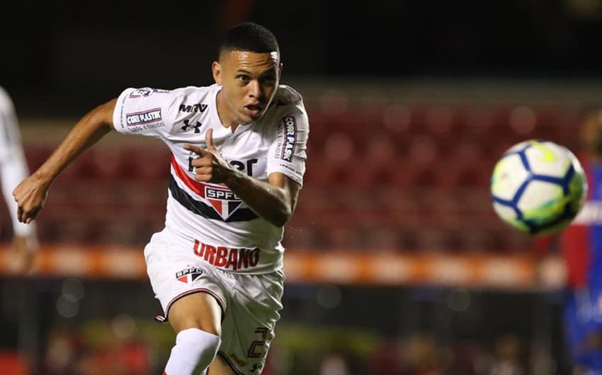 Jogador tem contrato com o São Paulo até junho e não sabe se permanecerá no Tricolor