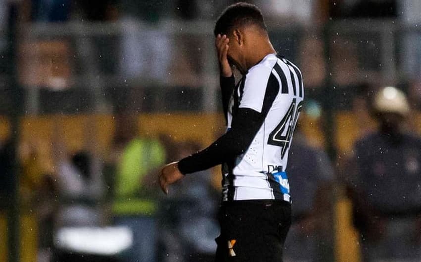 Diogo Vitor chora ao perder pênalti contra o Palmeiras&nbsp;