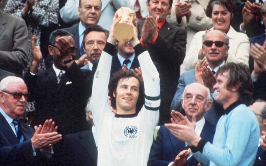 GALERIA: Veja as Copas vividas por Beckenbauer e o clube que ele defendia no período de cada Mundial como jogador
