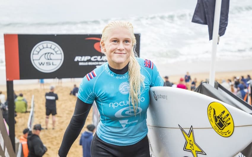 Tatiana Weston-Webb decide passar a representar o Brasil no surfe mundial
