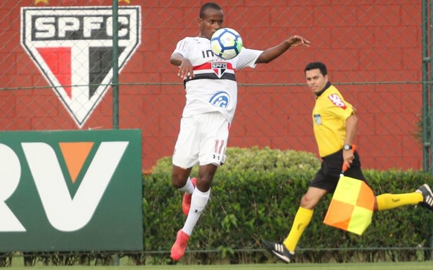 Meia-atacante Helinho, de 18 anos, foi decisivo na classificação do time na Copa do Brasil sub-20
