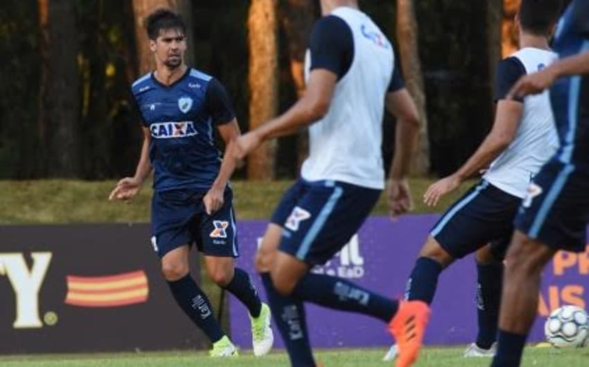 ​​Leandro Almeida espera Londrina focado para manter boa sequência na Série B do Campeonato Brasileiro