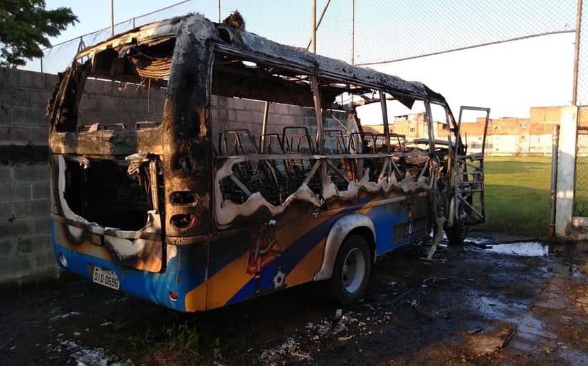 Ônibus do Clube Atlético Diadema foi incendiado no último dia 29 de abril